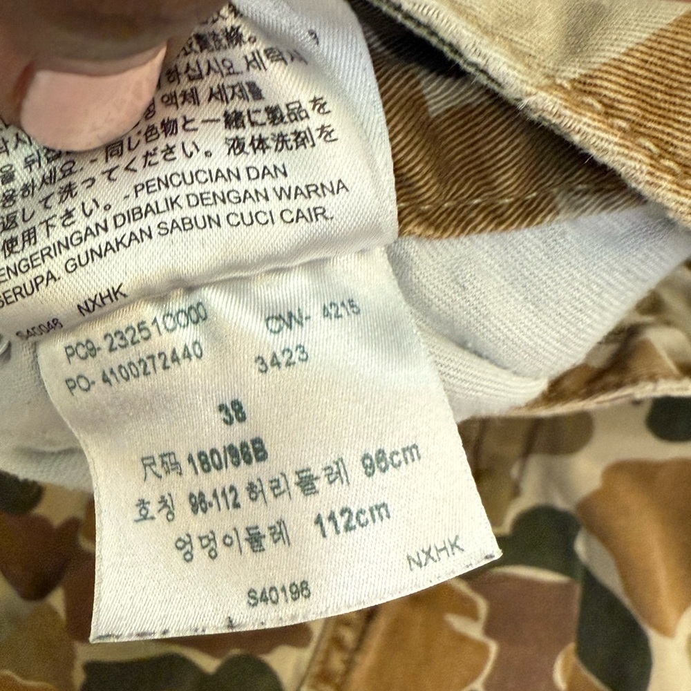 Levi’s Camouflage Cargo Men Shorts Size 38 - Picture 3 of 3